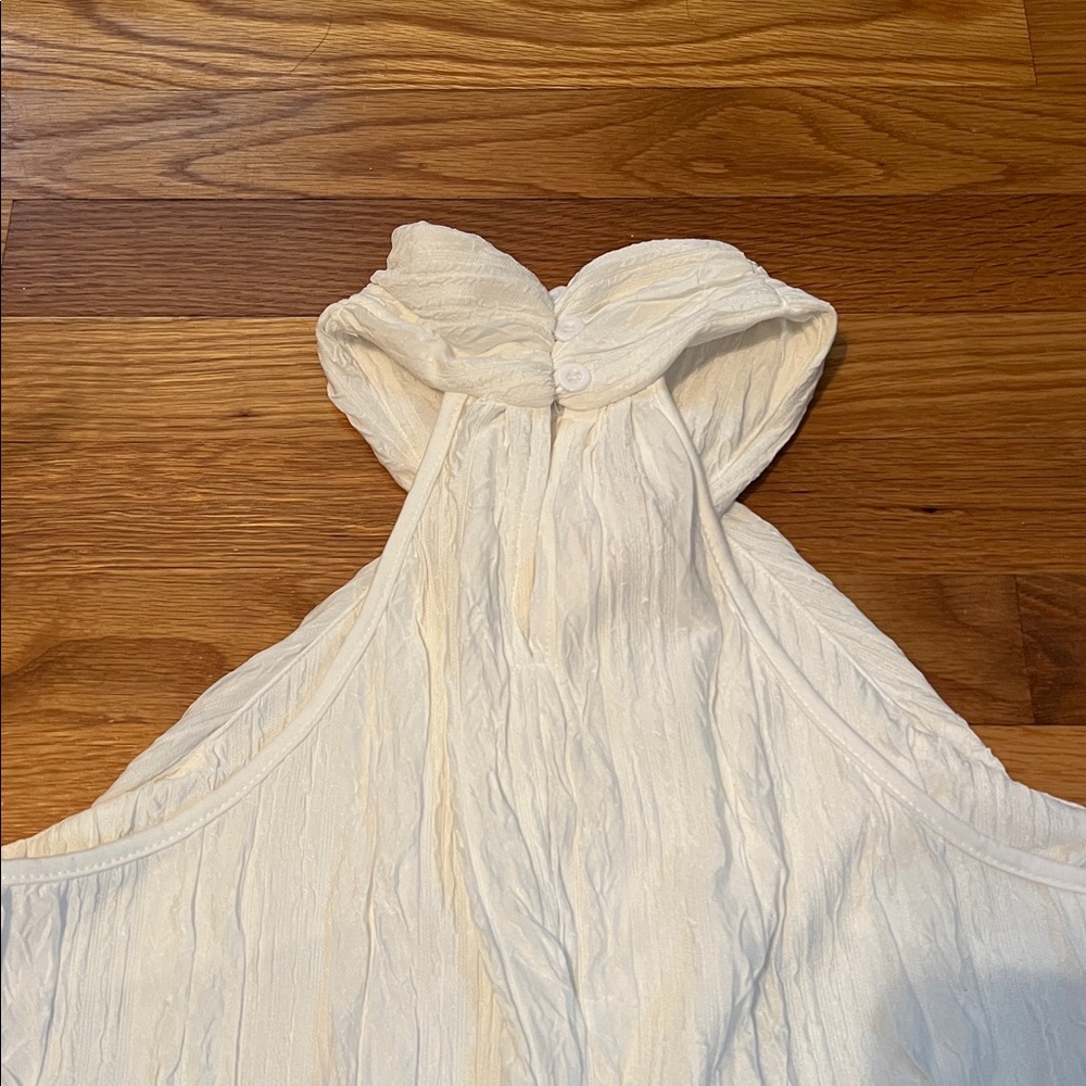 Chiquease Solid Criss Cross Halter
Blouse size large - Picture 9 of 9